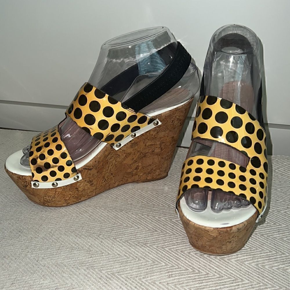 •VERSACE vintage wedges• - Picture 4 of 13